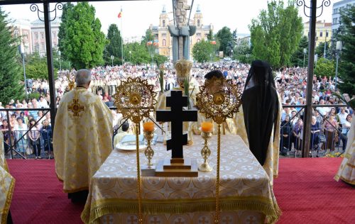 Mii de credincioși clujeni, prezenți la Procesiunea de Rusalii