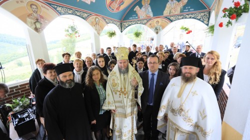 Preasfinţitul Părinte Episcop Iustin a târnosit Paraclisul Mănăstirii Petrova