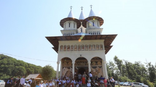 Hramul Mănăstirii „Sfântul Prooroc Ilie Tesviteanul” Dealu Mare -
