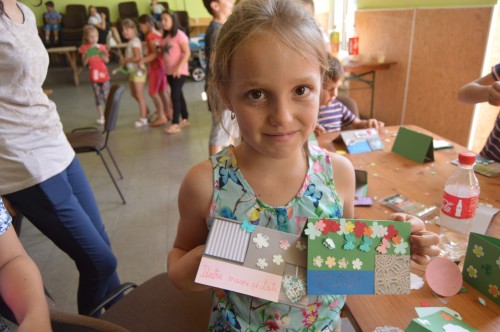 40 de copii din Parohia Ortodoxă Dumbrăveni au confecționat felicitări pentru cei dragi