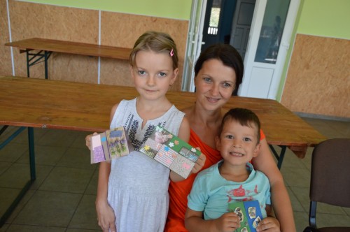 40 de copii din Parohia Ortodoxă Dumbrăveni au confecționat felicitări pentru cei dragi