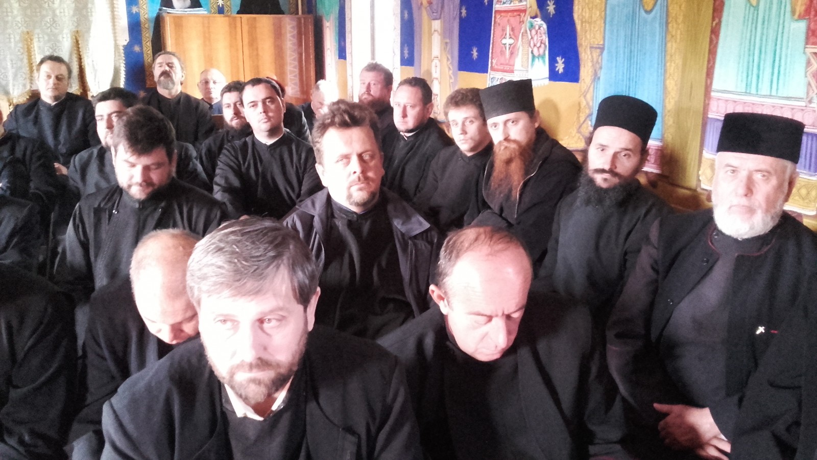 Înaltpreasfințitul Andrei, în mijlocul preoților din Protopopiatul Cluj I, întruniți în ședință lunară la Parohia Șutu