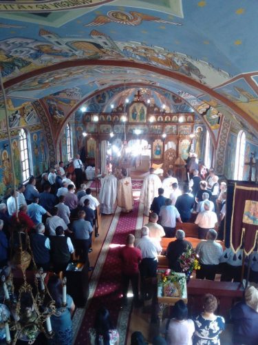Instalarea noului preot paroh în localitatea clujeană Vâlcele