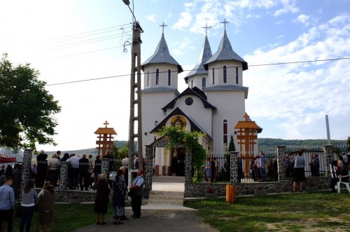Mitropolitul Clujului: „Drumul Domnului Hristos este un drum al Crucii, dar ajunge în cer”