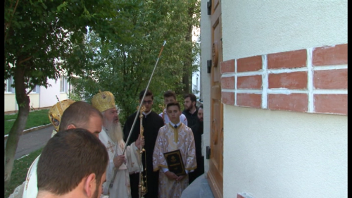Doi ierarhi prezenți la sfințirea Bisericii Ortodoxe „Sf. Cuv. Parascheva” din Gherla