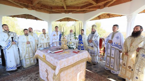 Biserica Mănăstirii sătmărene „Acoperământul Maicii Domnului” din Lunca Apei, târnosită de PS Iustin