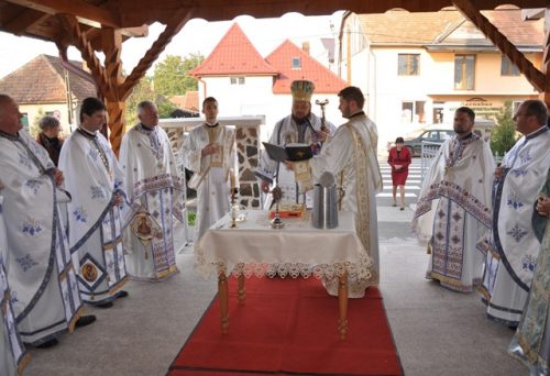 Resfințirea bisericii din parohia sălăjene Vîrșolț