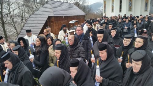 Stareța Mănăstirii Cormaia, monahia Ecaterina Ghiran, condusă pe ultimul drum de ÎPS Andrei