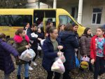 Tinerii Parohiei Ortodoxe Căianu-Mic şi ai Liceului Tehnologic „ICR”, alături de copiii de la Preventoriul din Ilişua