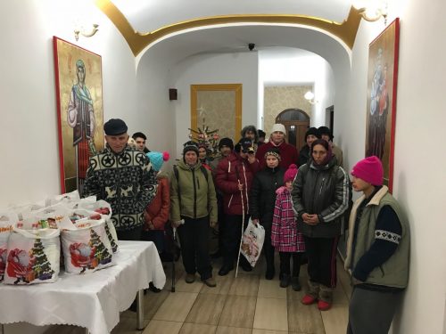 Persoanele nevoiașe din Bistrița au primit daruri de sărbători