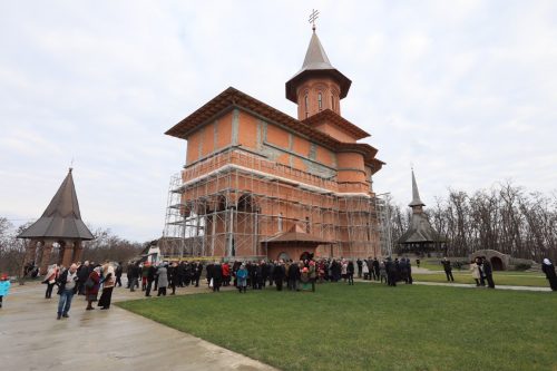 Preasfinţitul Părinte Iustin, prezent la hramul Mănăstirii Scărişoara Nouă