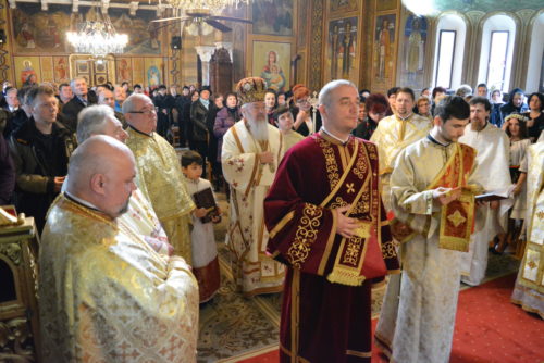 Mitropolitul Clujului, prezent în parohia „Învierea Domnului” din Câmpia Turzii