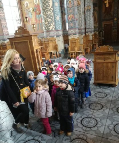 Zeci de copii clujeni au primit sfaturi despre cum să se comporte în biserică și-n societate