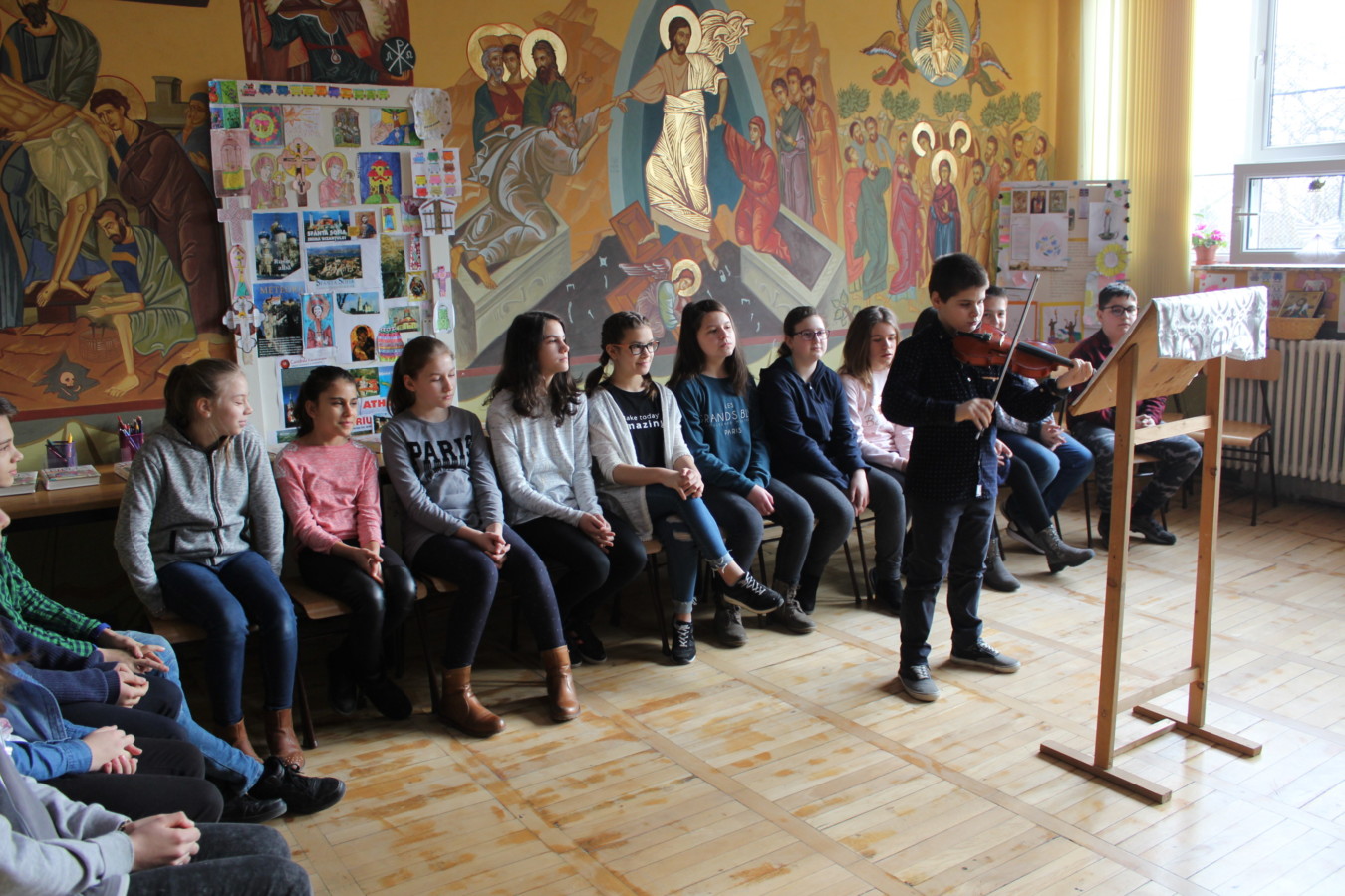 Maica Domnului, cinstită la școala clujeană „Constantin Brâncuși”