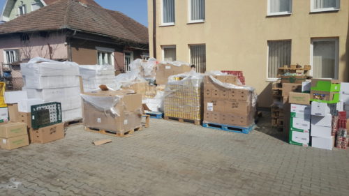 40 de tone de ajutoare oferite de Arhiepiscopia Clujului în Săptămâna Mare