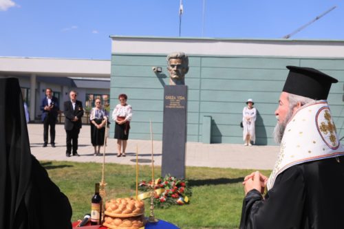 Mitropolitul Clujului, prezent la Baia Mare, la dezvelirea bustului sculptorului Vida Gheza