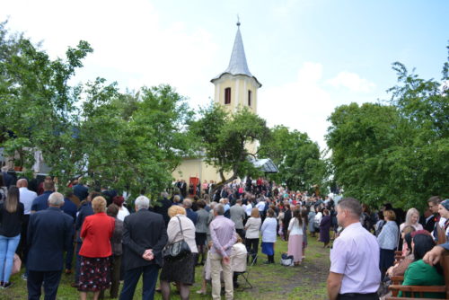 Veche de aproape 220 de ani, biserica parohiei Vultureni, resfințită de Mitropolitul Clujului