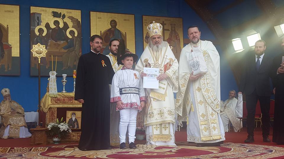 Tineri clujeni, premiați de Patriarhul Daniel