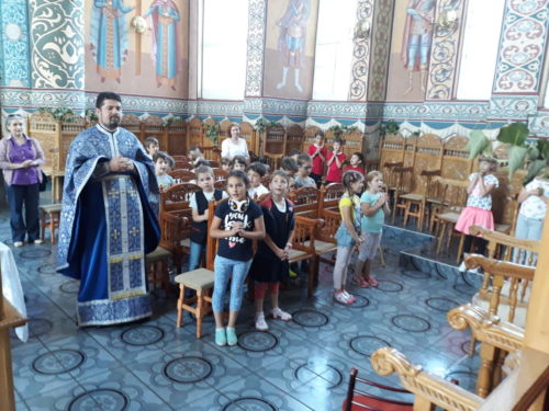 Copiii clujeni au învățat în biserică despre ia românească