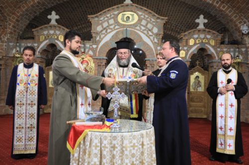 Episcopul Maramureșului și Sătmarului a binecuvântat Drapelul Național