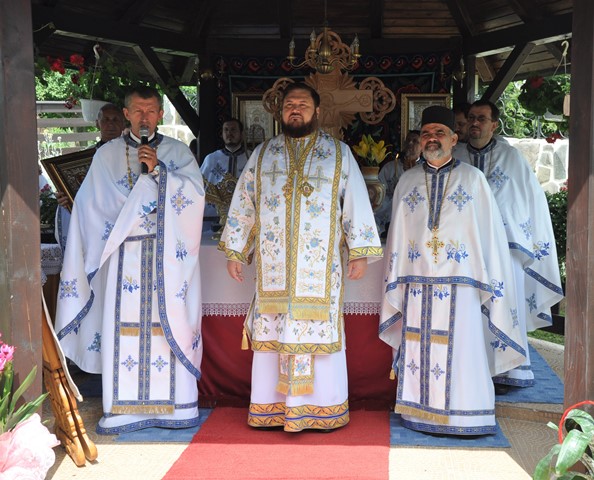 Liturghie Arhierească în Parohia Ciocmani