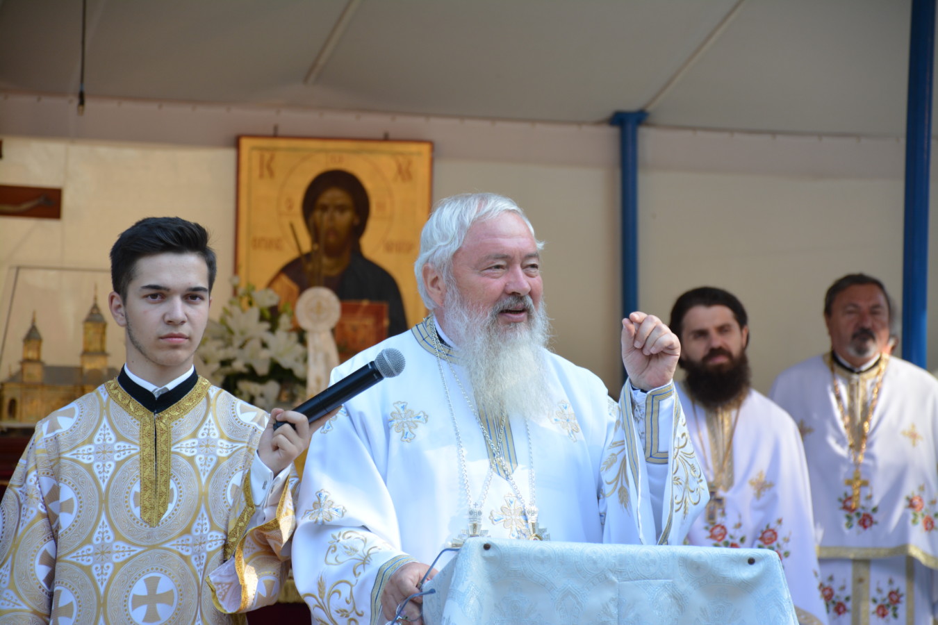 Mitropolitul Clujului: „Să ne rugăm Maicii Domnului să întărească, în lume, credința”