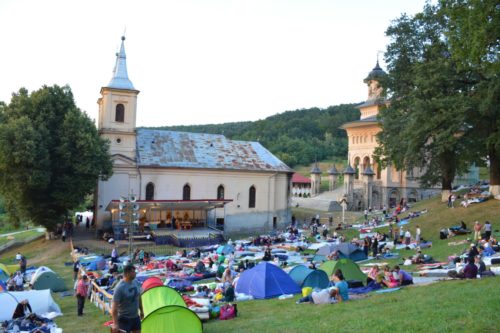 Mănăstirea Nicula și-a deschis din nou porțile pentru zecile de mii de pelerini