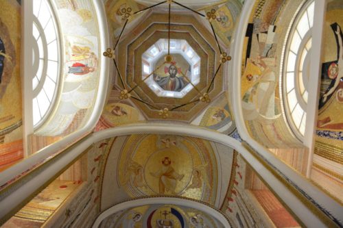Biserica „Schimbarea la Față” din Cluj-Napoca, unică în spaţiul ortodox, sfințită de trei ierarhi