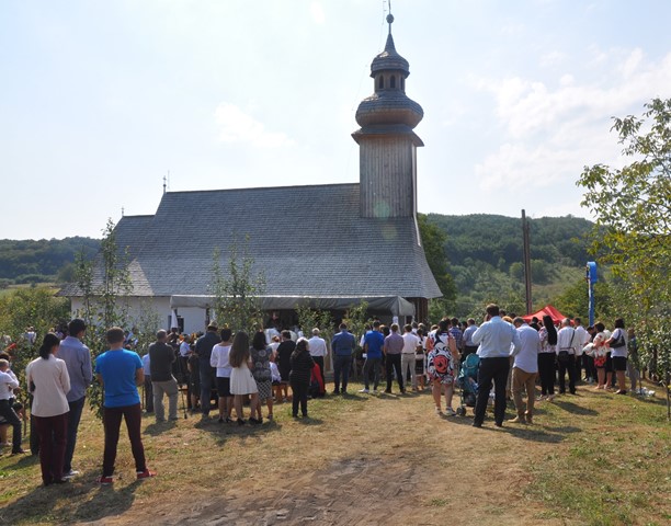 Doi ierarhi au resfințit biserica veche a Parohiei Bădăcin, ce datează de la începutul secolului XVIII