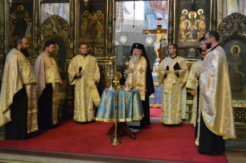 La Cluj-Napoca, școala a început în biserică. Elevii, părinții si profesorii s-au rugat alături de IPS Andrei