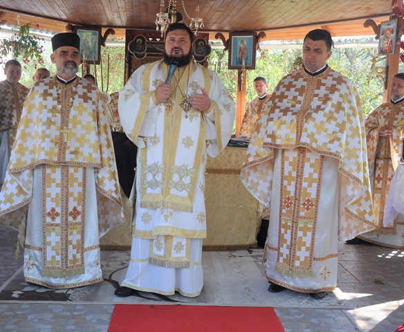Liturghie Arhierească în Parohia Fântânele-Rus, județul Sălaj