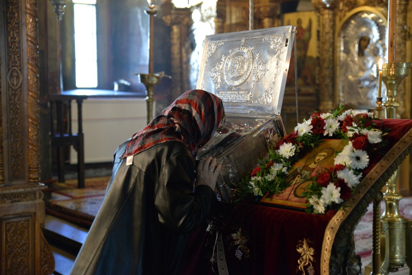 Mitropolitul Andrei la hramul Mănăstirii Căldăruşani: Într-o lume ce se secularizează este nevoie de creştini mărturisitori