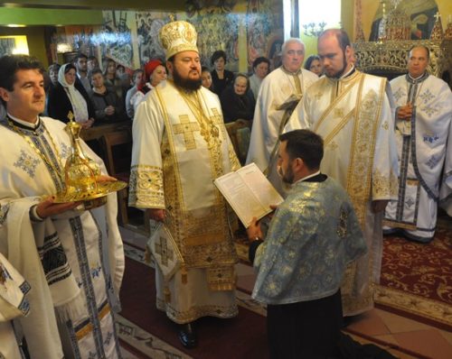Liturghie Arhierească în parohia „Sf. Cuv. Parascheva” din Șimleu Silvaniei