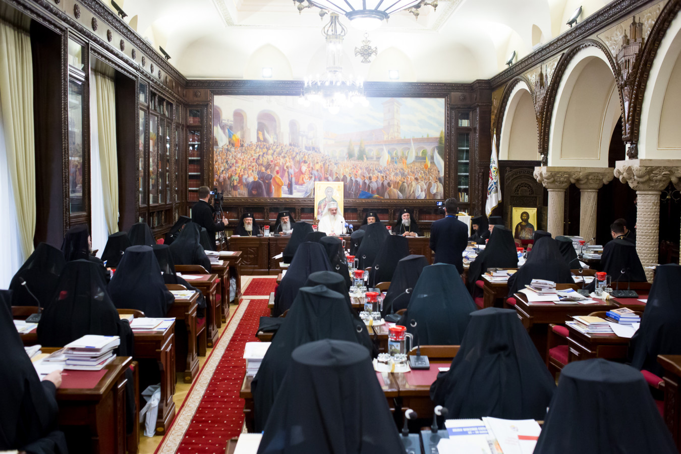 Sfântul Sinod al Bisericii Ortodoxe Române, reunit în ședință de lucru