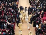 Eveniment istoric: Patriarhul Ecumenic şi Patriarhul României au sfinţit Catedrala Mântuirii Neamului