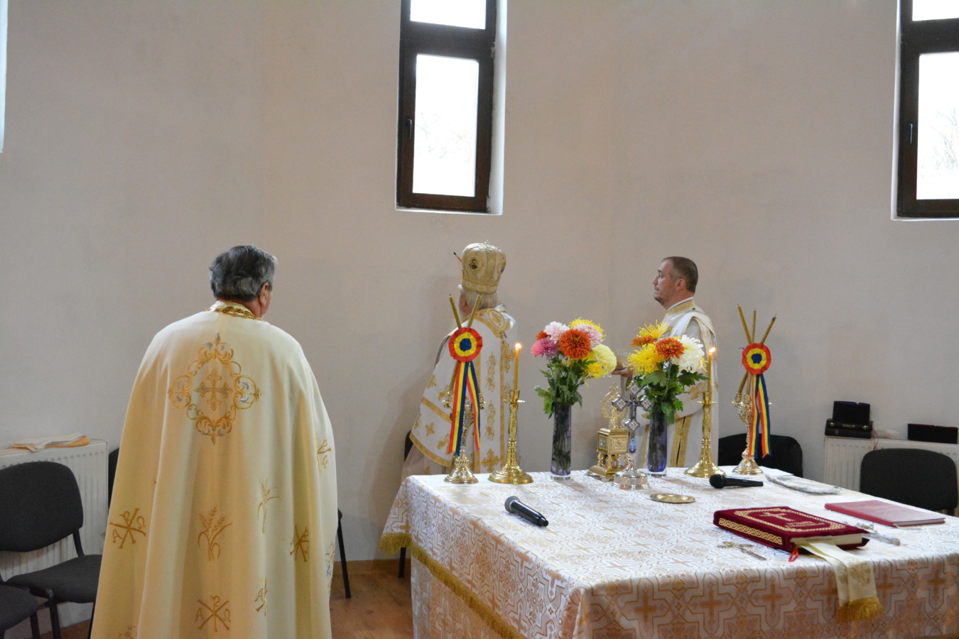 Noua biserică din Parohia bistrițeană Delureni, binecuvântată de Mitropolitul Clujului
