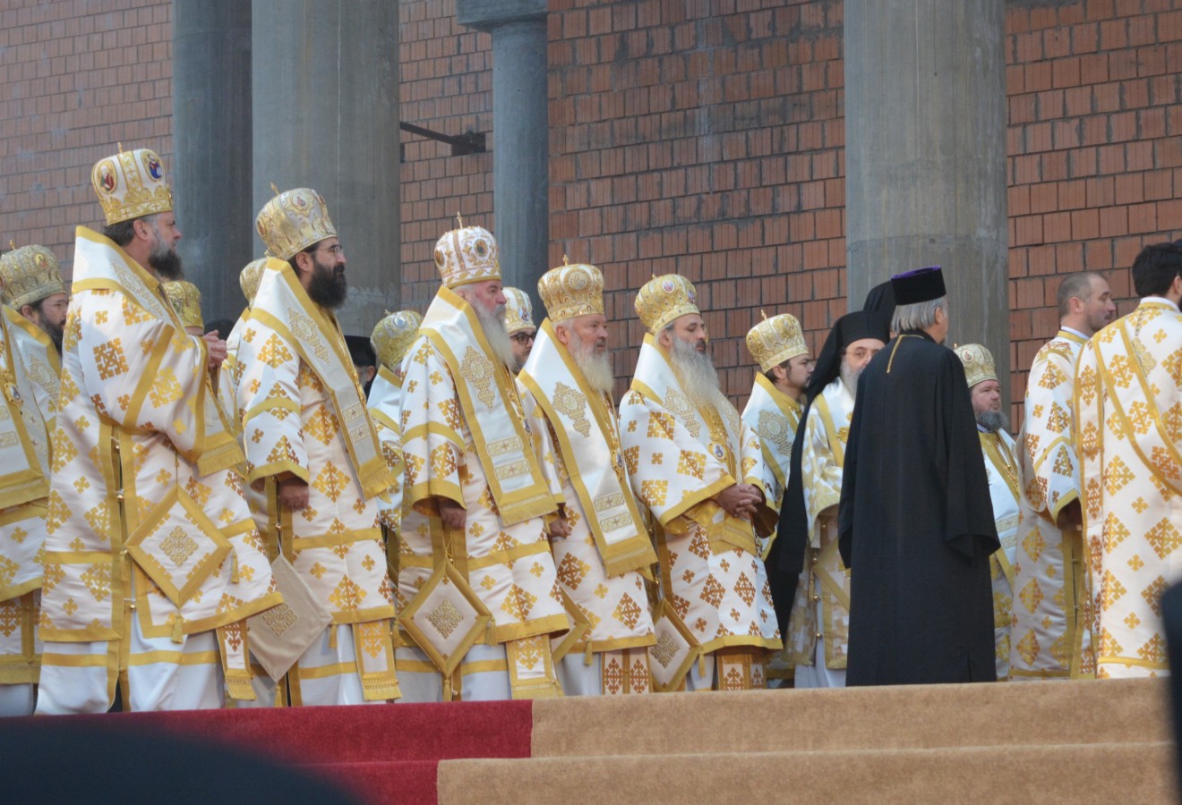 Delegația Mitropoliei Clujului, la sfințirea Catedralei Mântuirii Neamului