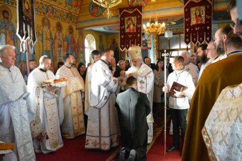 Mitropolitul Clujului, la hramul Bisericii din Hășmașu Ciceului