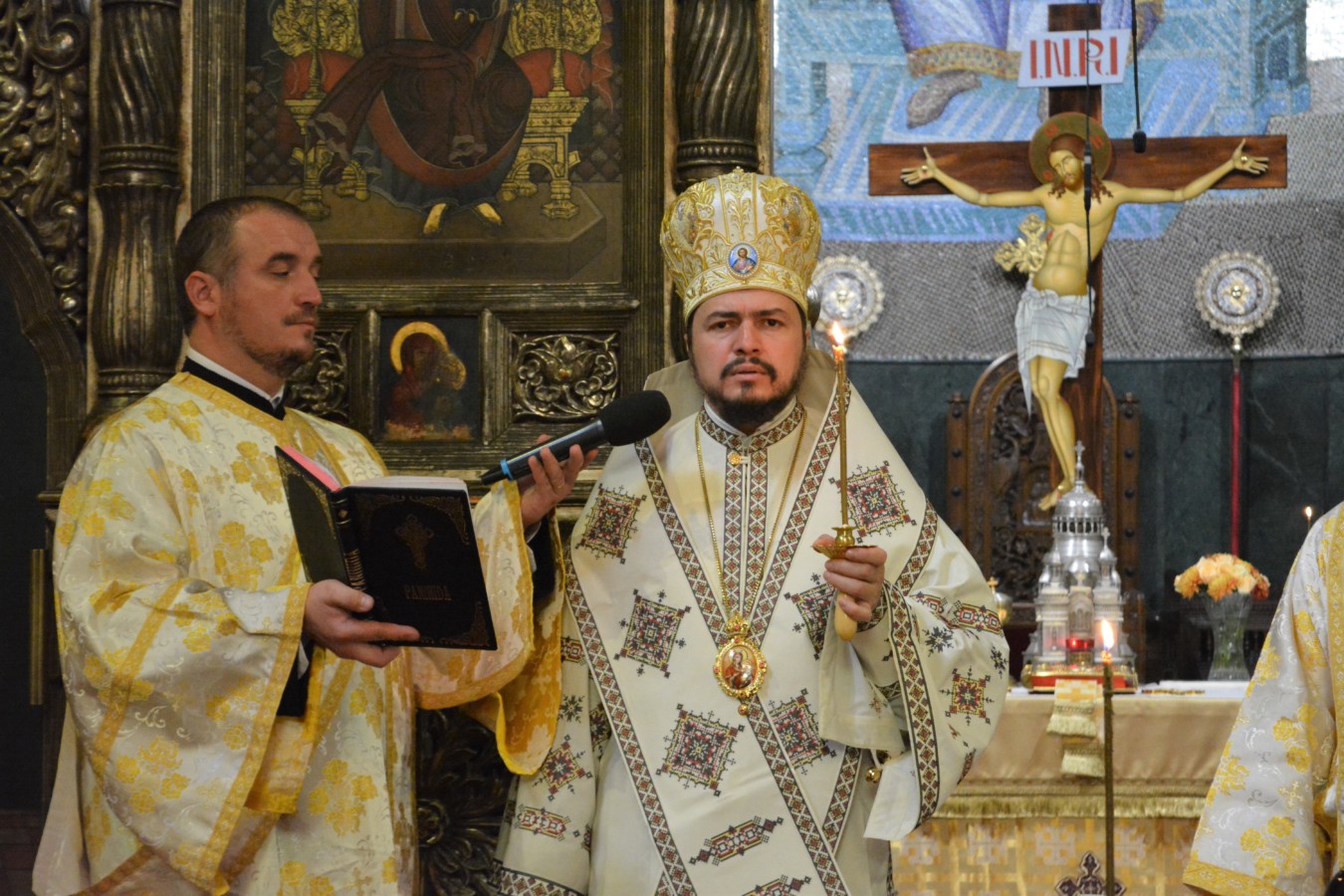 Sfânta Liturghie la Catedrala Mitropolitană din Cluj. Doi ierarhi s-au rugat pentru sufletul Arhiepiscopului Teofil Herineanu