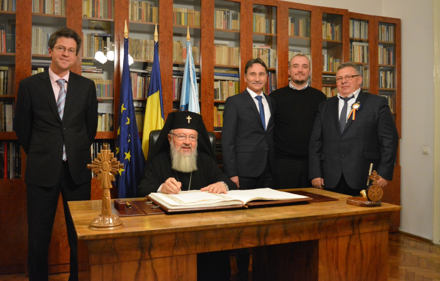 Mitropolitul Clujului a semnat în Cartea de Aur a Centenarului Marii Uniri