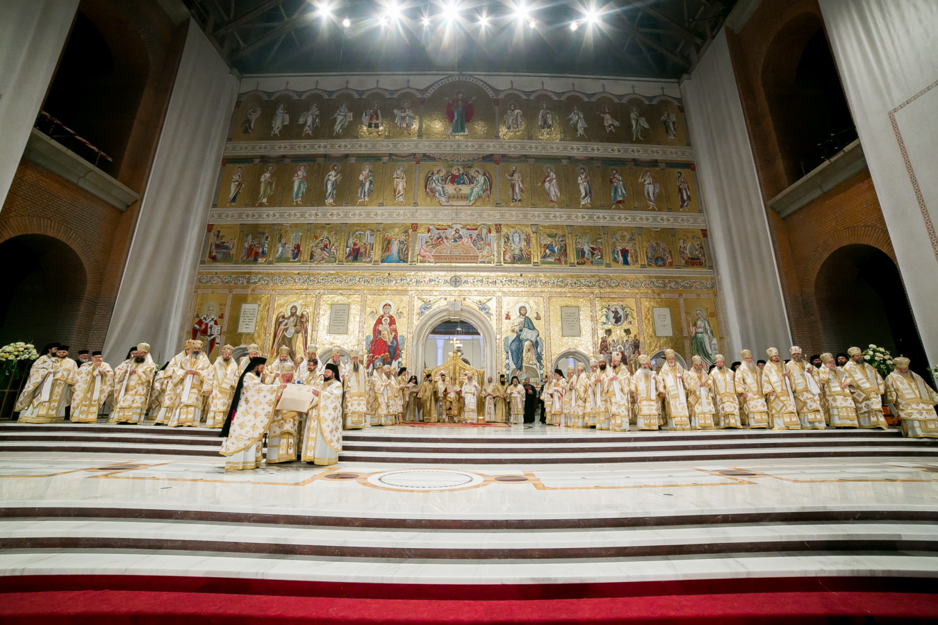 Delegația Mitropoliei Clujului, la sfințirea Catedralei Mântuirii Neamului