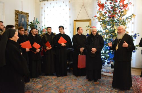 Cete de colindători la Reședința Mitropolitană din Cluj, în Ajunul Crăciunului