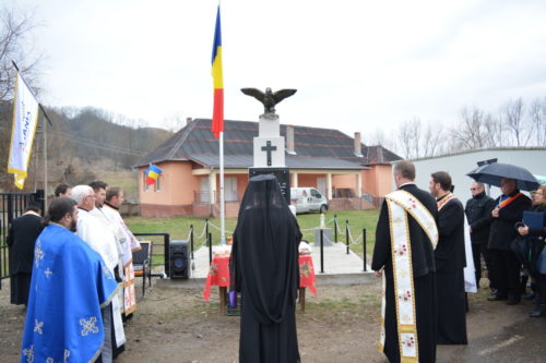 Sfințire de monument la Cubleșul Someșan, în prezența Înaltpreasfințitului Părinte Andrei