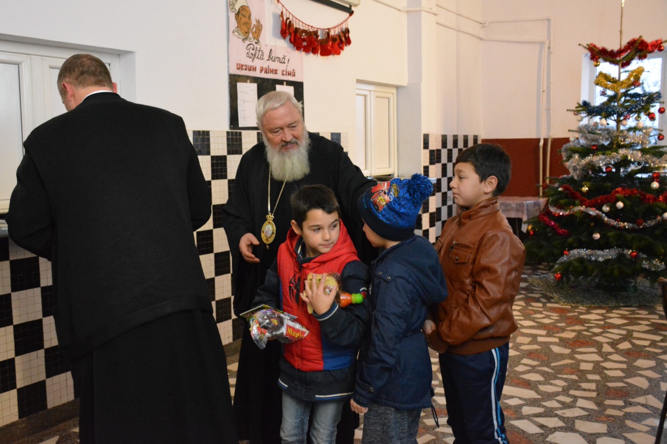 Mitropolitul Andrei i-a vizitat pe copiii de la Preventoriul TBC de Copii din Ilișua