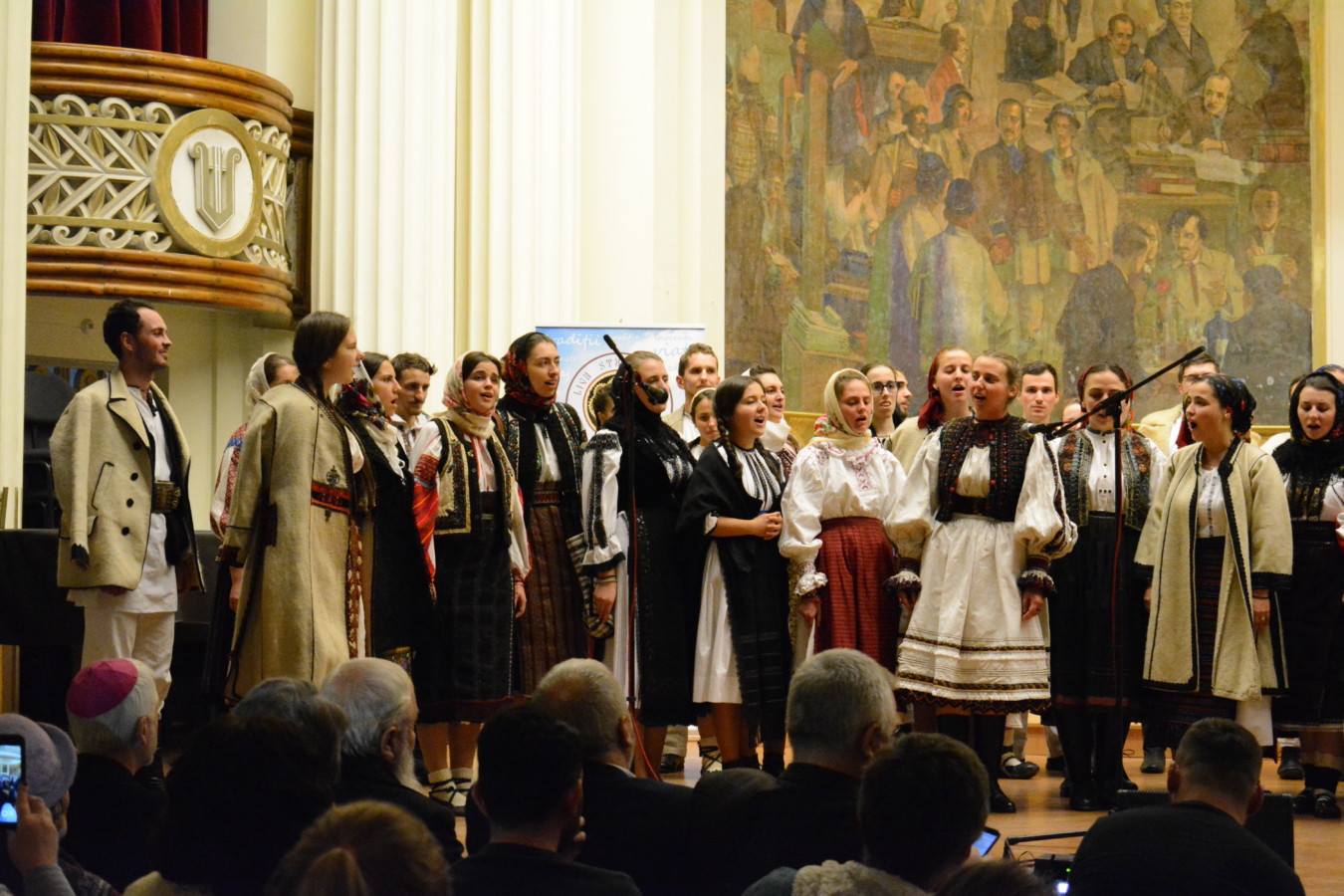 „Și ne lasă gazdă-n casă” – concert de colinde vechi, susținut de studenții clujeni