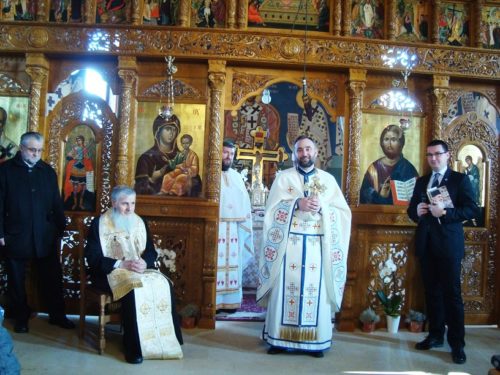 Cartea „Bucuria Credinței – Părintele Episcop Vasile Flueraș la 70 de ani”, prezentată în parohia „Adormirea Maicii Domnului”