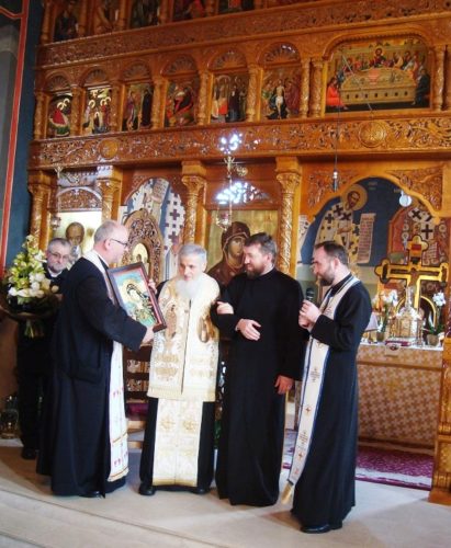 Cartea „Bucuria Credinței – Părintele Episcop Vasile Flueraș la 70 de ani”, prezentată în parohia „Adormirea Maicii Domnului”