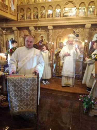 ÎPS Părinte Andrei, în mijlocul comunității ortodoxe de români din Salzburg