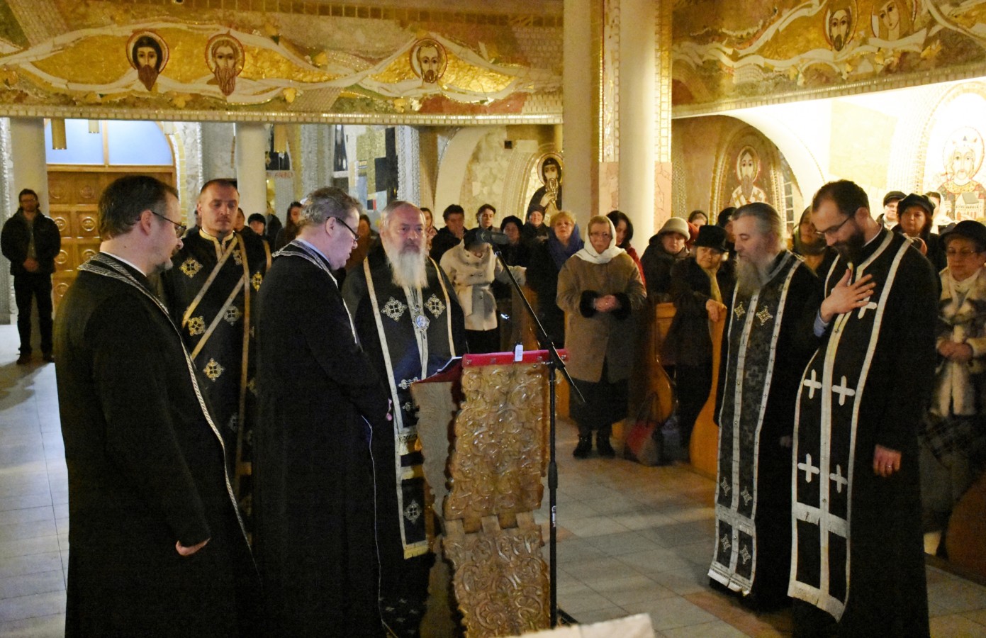 Mitropolitul Andrei a oficiat prima parte a Canonului cel Mare în Biserica „Schimbarea la Față” din Cluj-Napoca