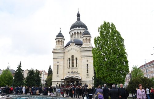 Prima zi de Paști, la Catedrala Mitropolitană din Cluj. ÎPS Andrei a premiat un elev olimpic internațional